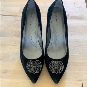 suede black isteletos Tahari1good condition